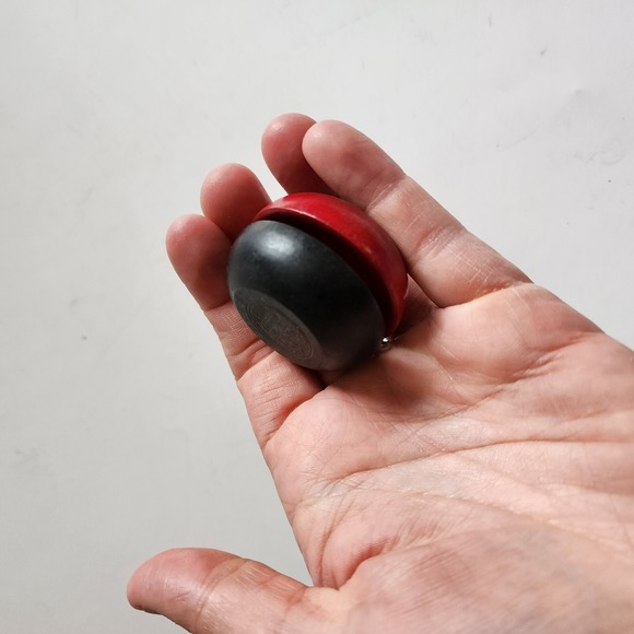 Vintage Black and Red Duncan‎ Genuine Junior Yo-Yo Tops - Wood EXCELLENT !! - Picture 4 of 5